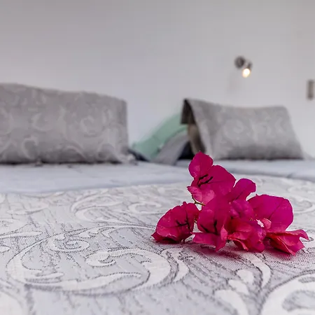 Avraki Hotel
