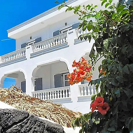 Avraki 3* Камари
