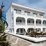 Avraki מלון
