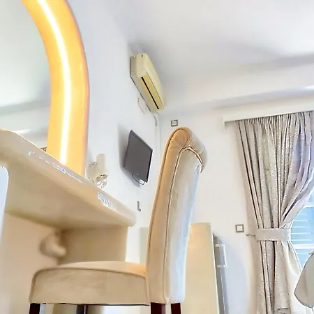 Отель Avraki Камари
