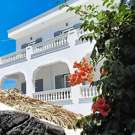 Отель Avraki