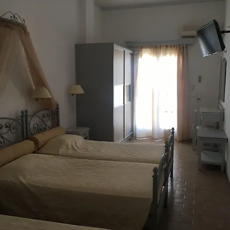 Отель Avraki Камари